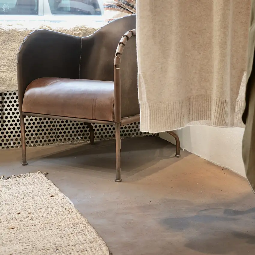 Microcement Design By CementFärdigblandad GolvFärg: Betonggrå, För antal kvm: 9 m2