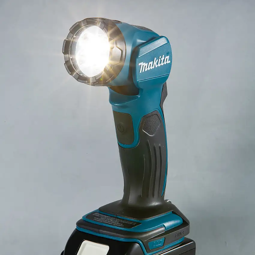 LampaDML815 18V utan Batteri och Laddare