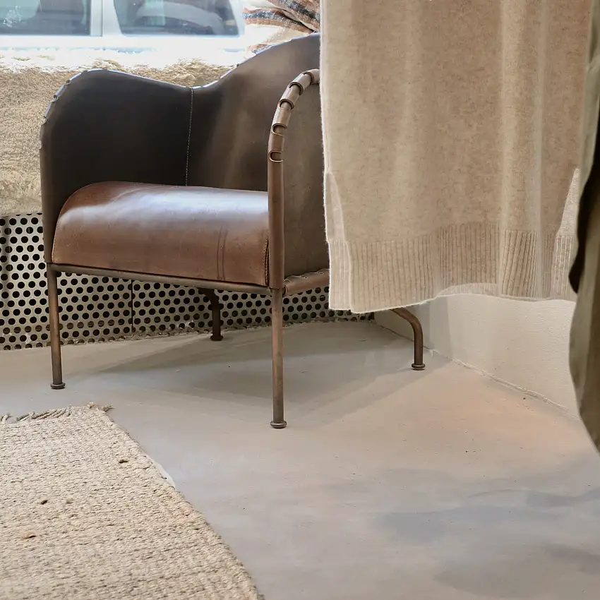 Microcement Design By CementFärdigblandad GolvFärg: Ljusgrå, För antal kvm: 3 m2