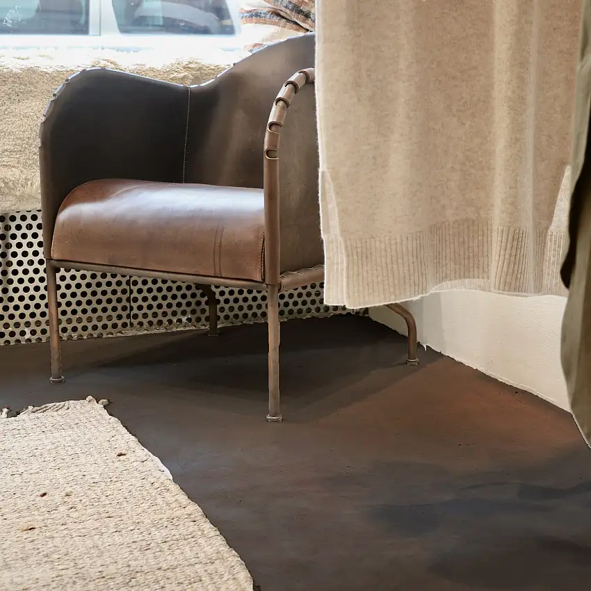 Microcement Design By CementFärdigblandad GolvFärg: Svart, För antal kvm: 7 m2